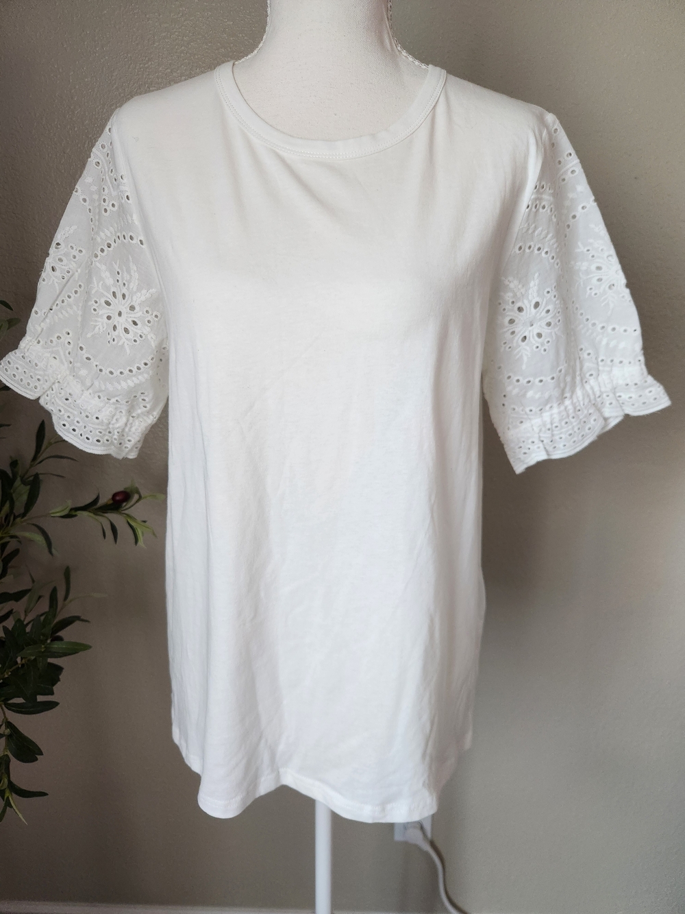 Women’s White Eyelet Sleeve Short Sleeve Tee - Classic Knit Top